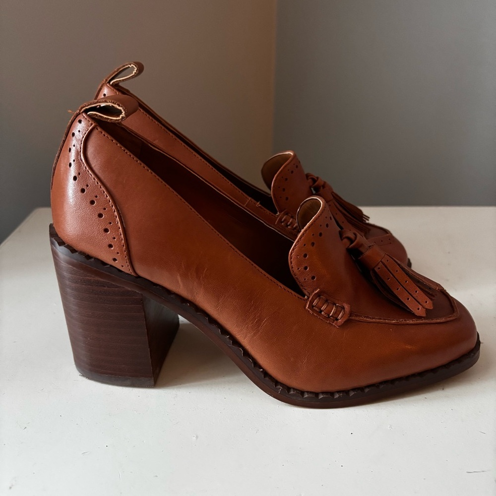 Vince Camuto Chelivia Leather Penny Loafer in Cognac, Block Heel, Tassel Size 6 - Picture 2 of 7